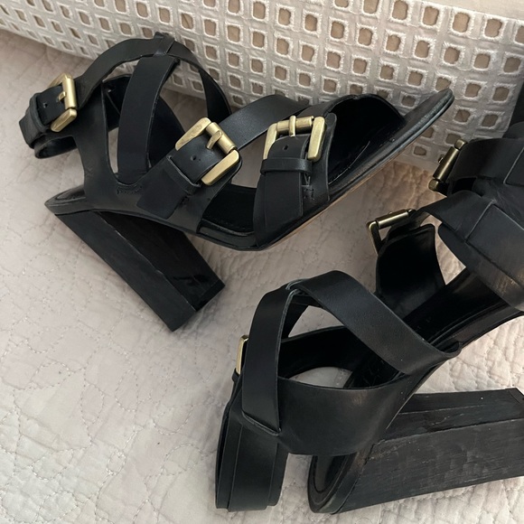 Ivanka Trump, black leather shoe - Picture 1 of 7